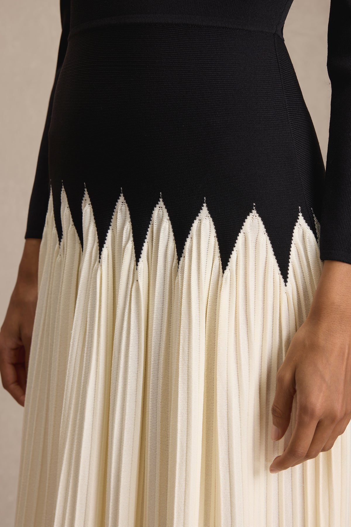 Knit Contrast Color Pleated Midi Dress