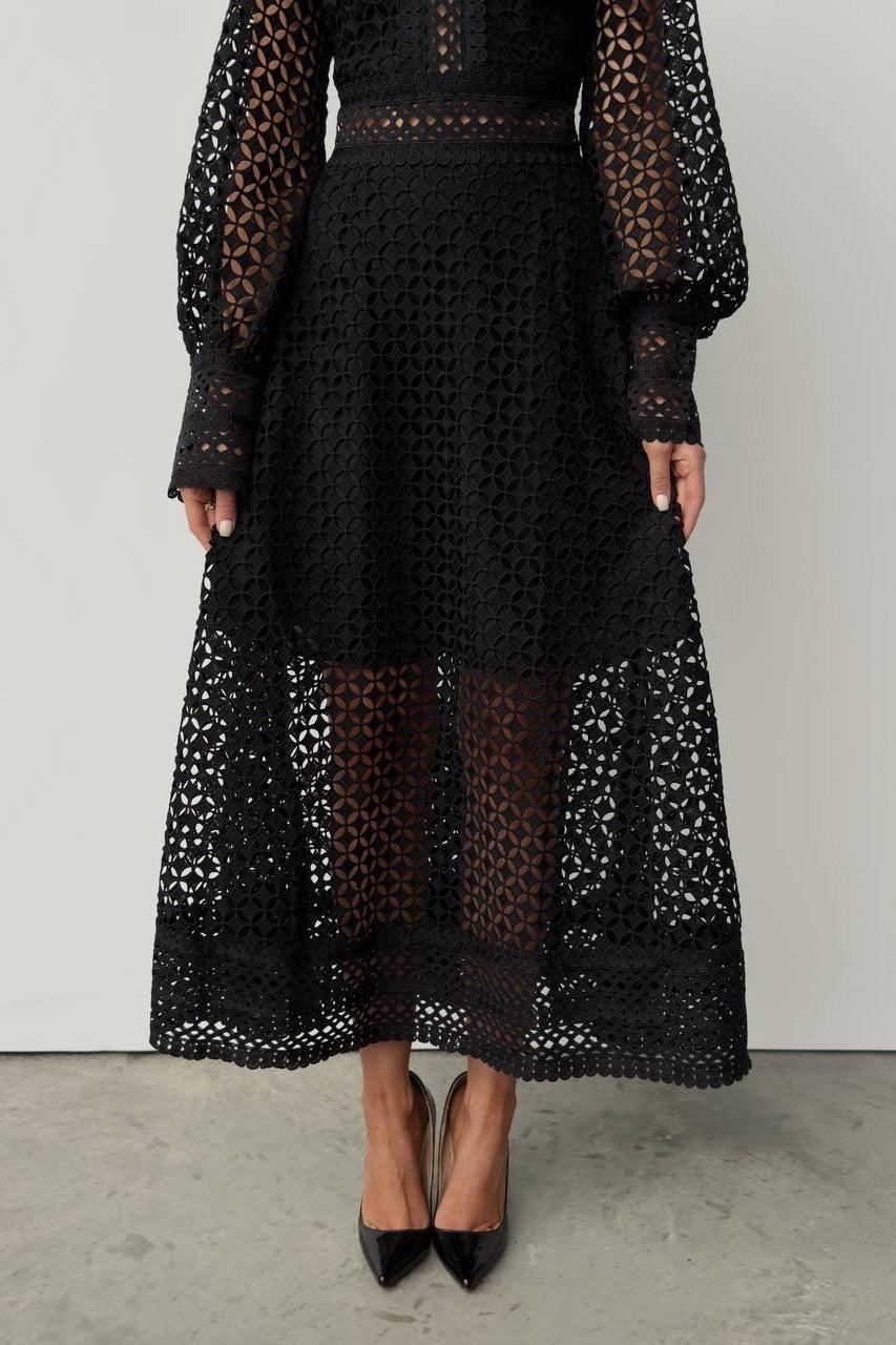 Solid Lace Lantern Sleeve Midi Dress