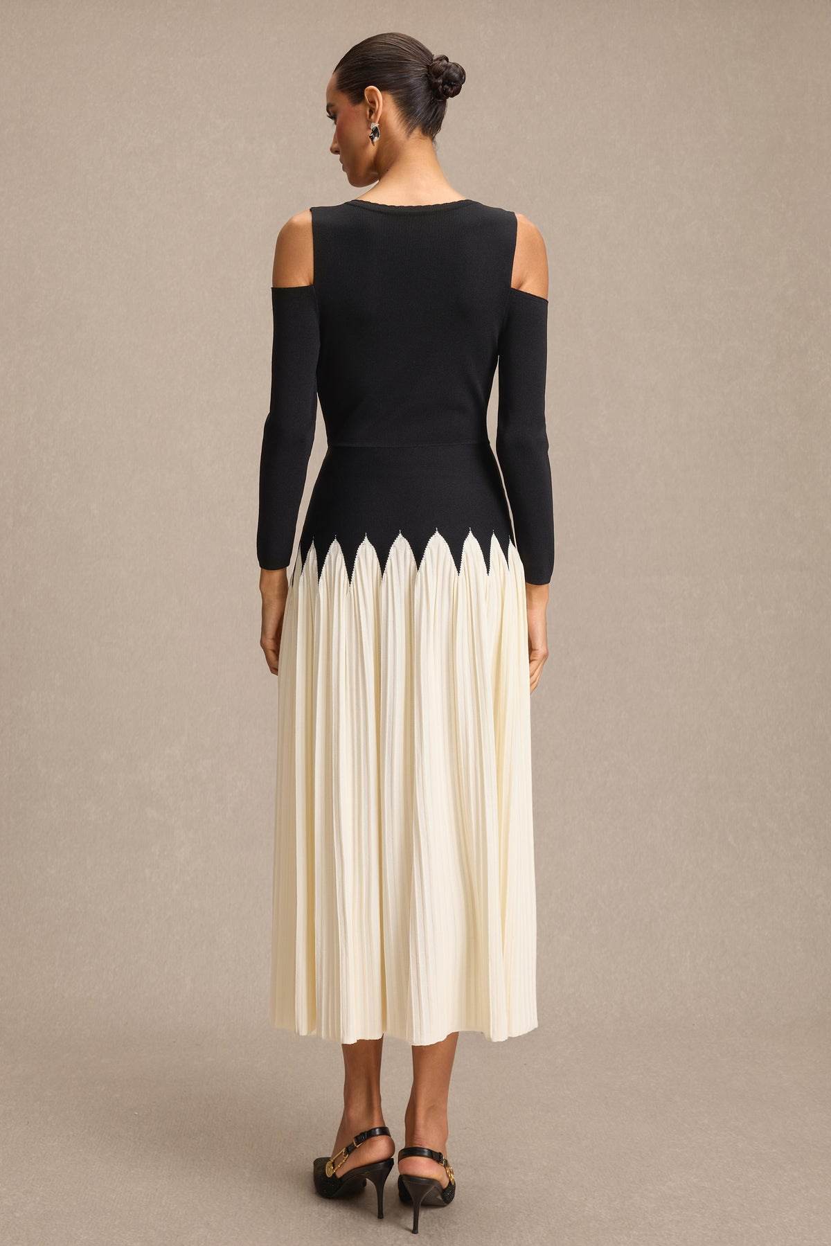 Knit Contrast Color Pleated Midi Dress