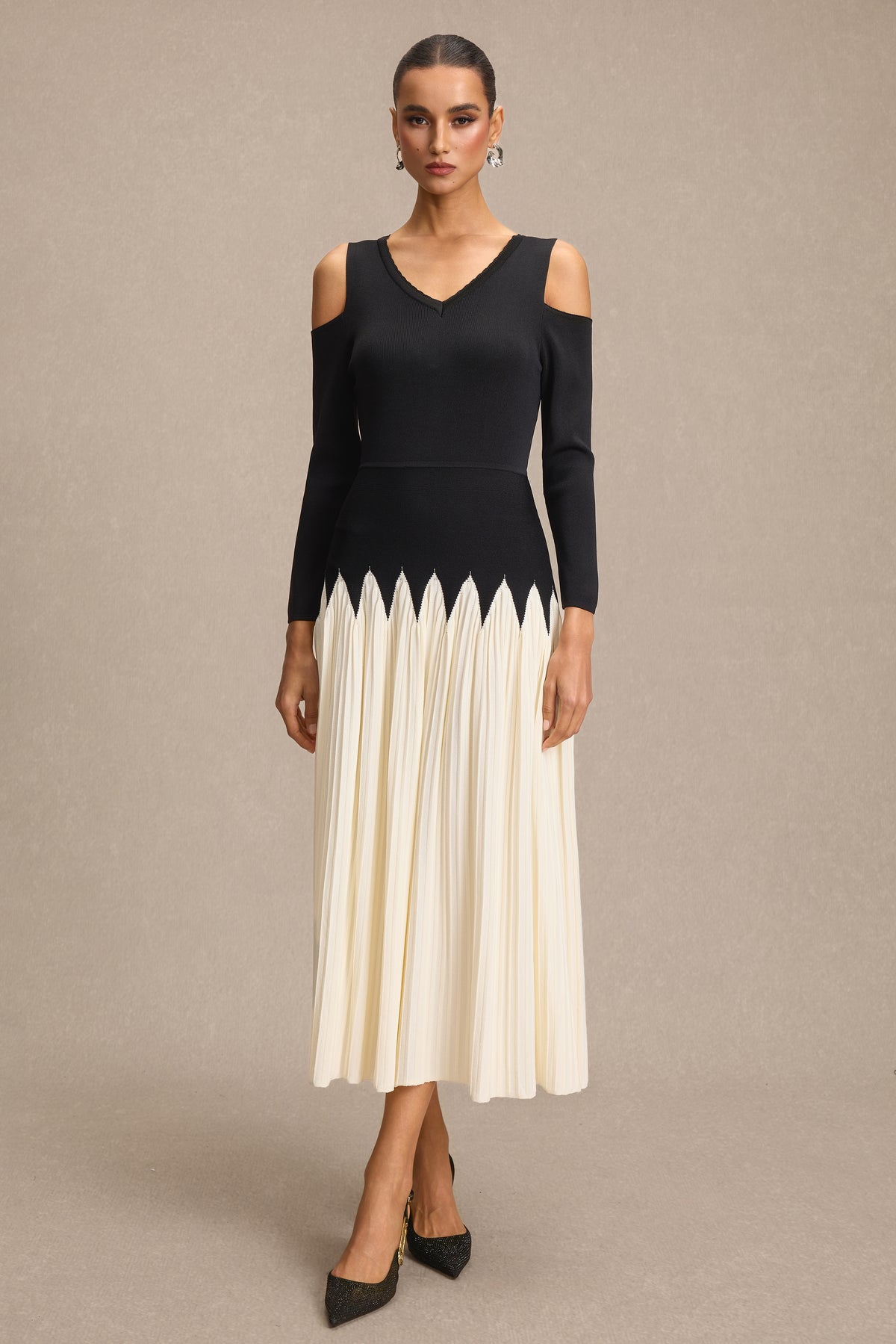 Knit Contrast Color Pleated Midi Dress