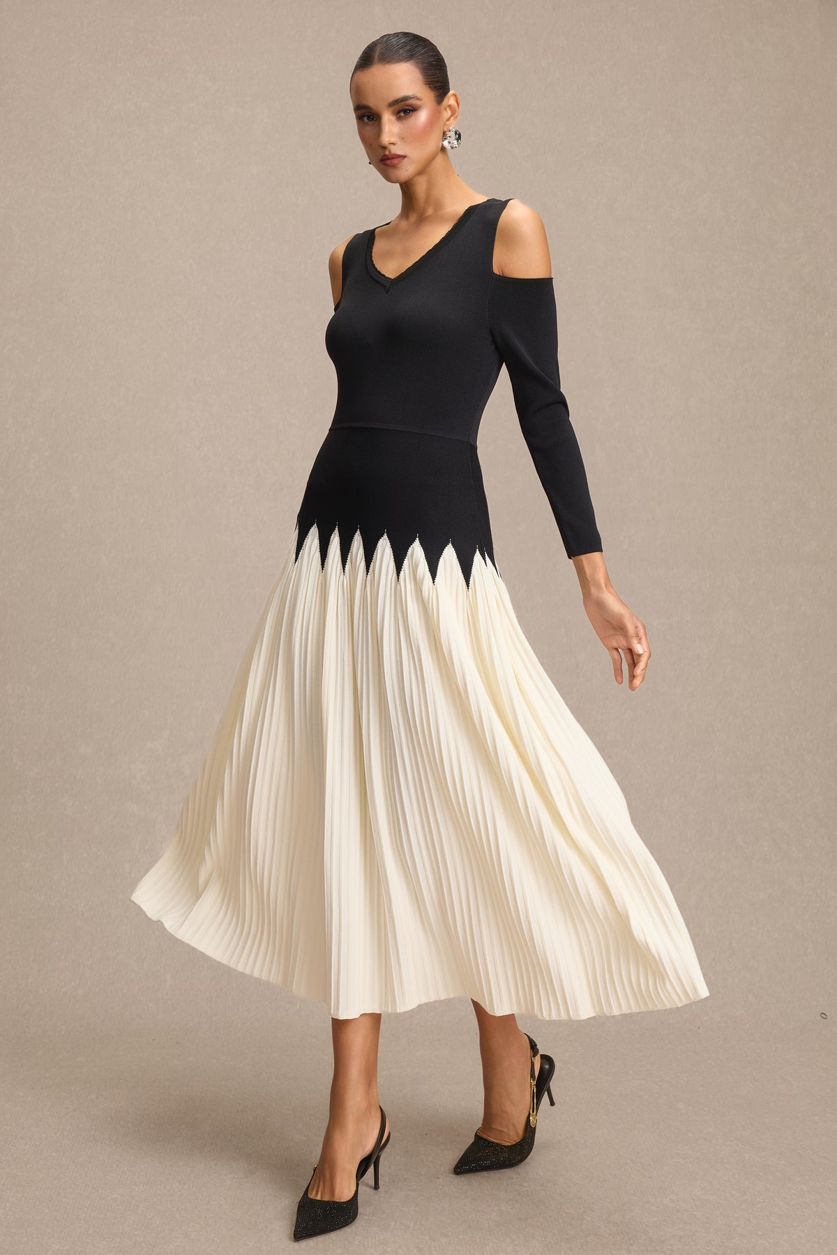 Knit Contrast Color Pleated Midi Dress