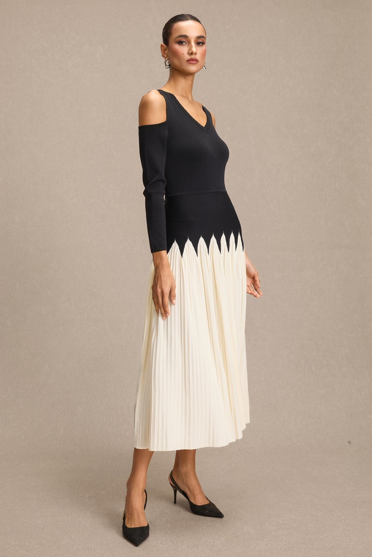 Knit Contrast Color Pleated Midi Dress