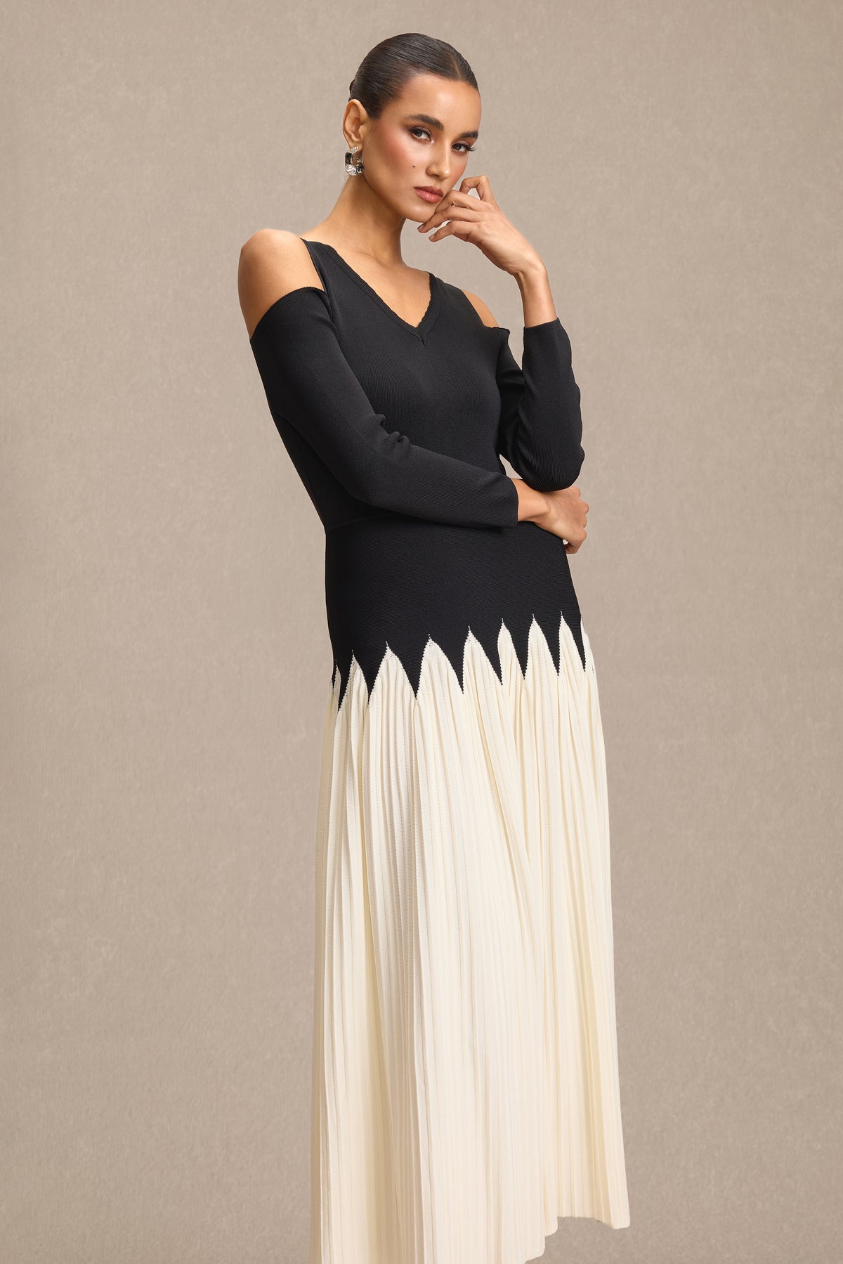 Knit Contrast Color Pleated Midi Dress